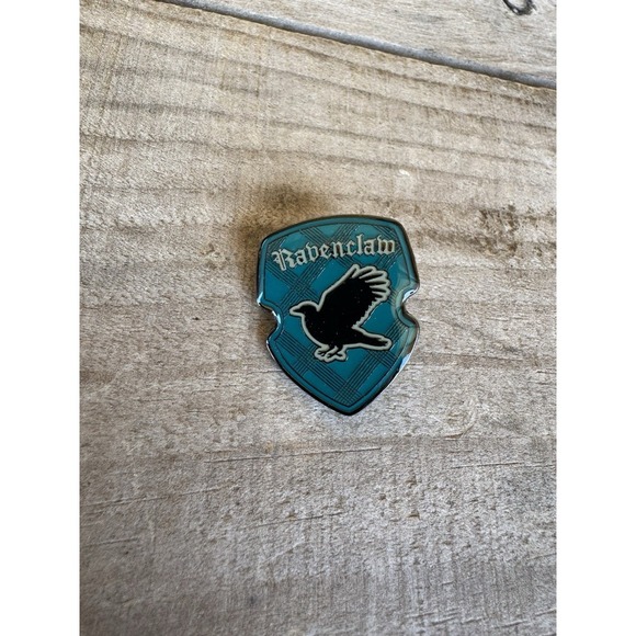 Harry‎ Potter Ravenclaw House Crest Enamel Pin - Picture 1 of 6